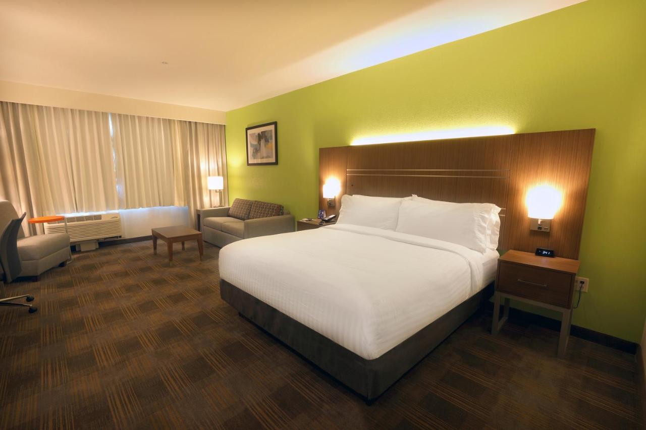 Holiday Inn Express & Suites Dripping Springs - Austin Area