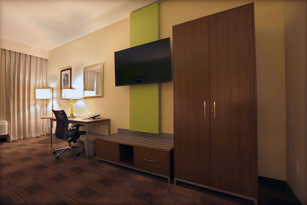 Holiday Inn Express & Suites Dripping Springs - Austin Area