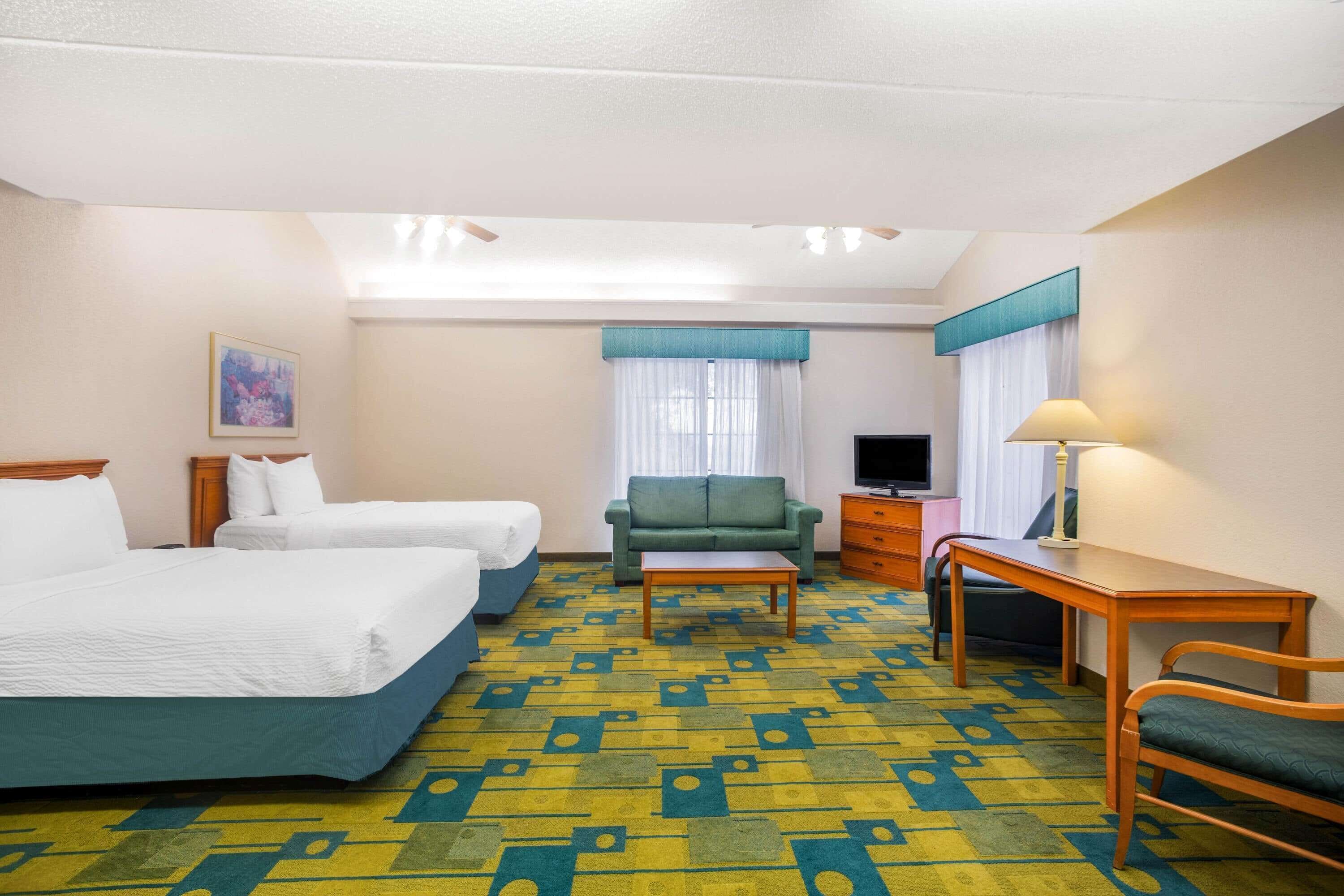 Super 8 by Wyndham Eagle Pass
