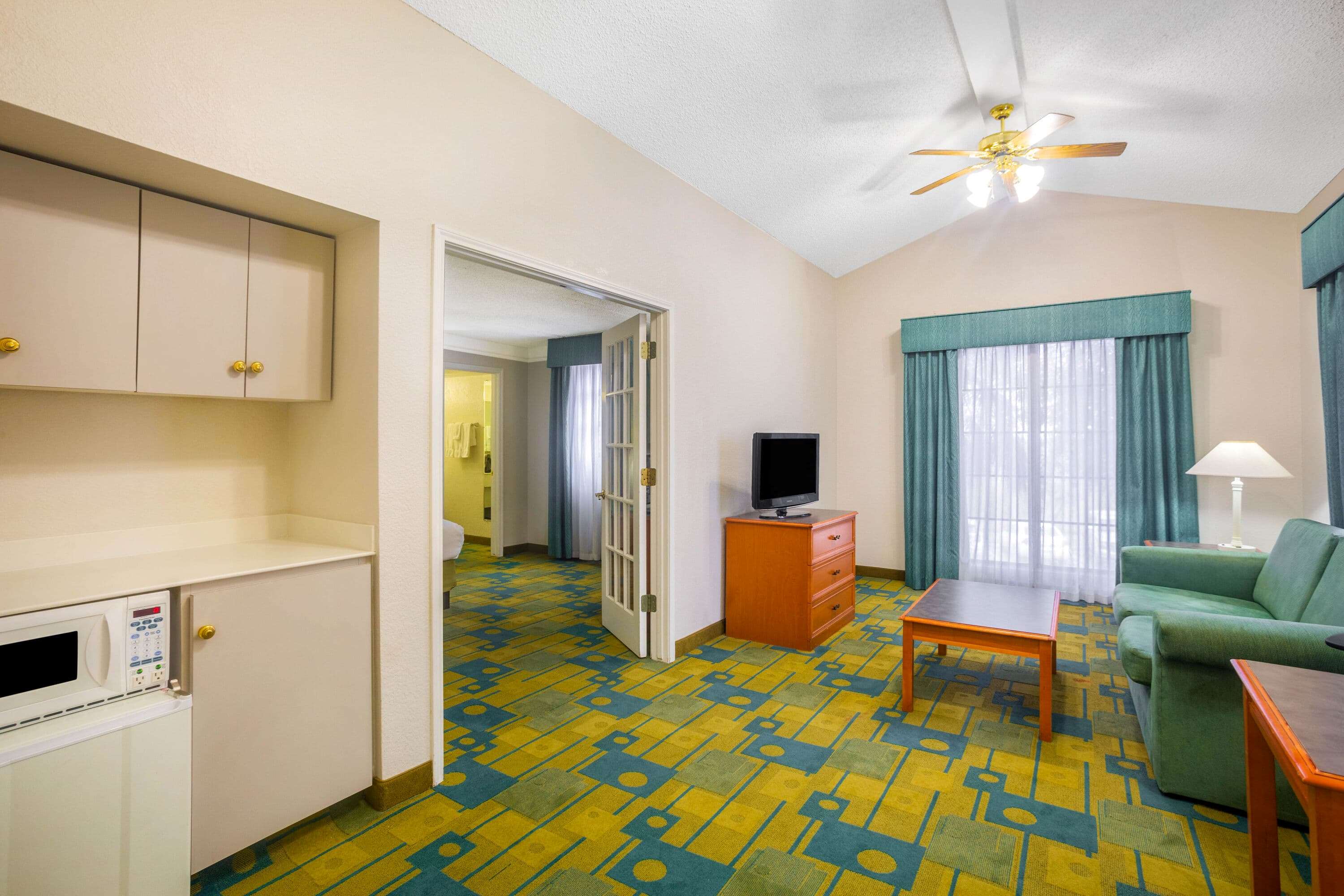 Super 8 by Wyndham Eagle Pass