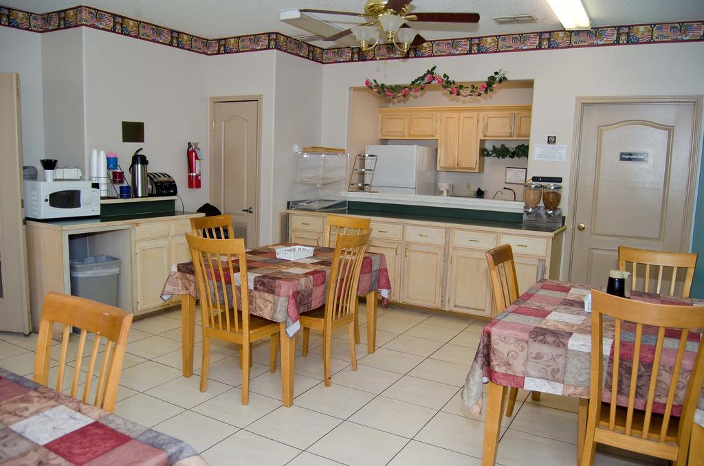 Texas Inn & Suites - City Center at UTRGV