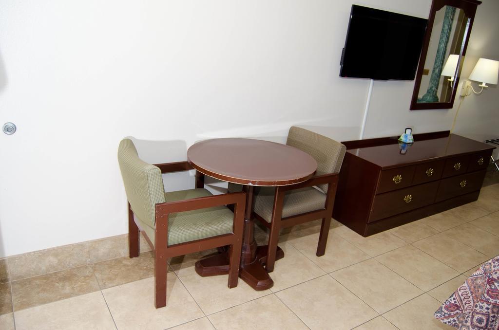 Texas Inn & Suites - City Center at UTRGV