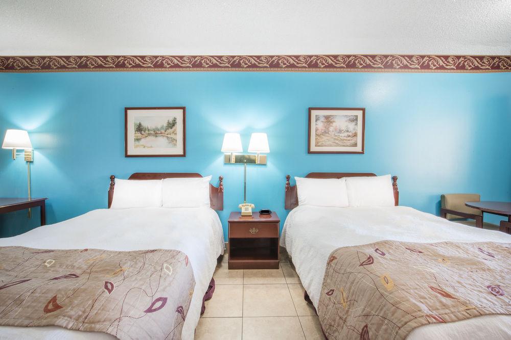 Texas Inn & Suites - City Center at UTRGV
