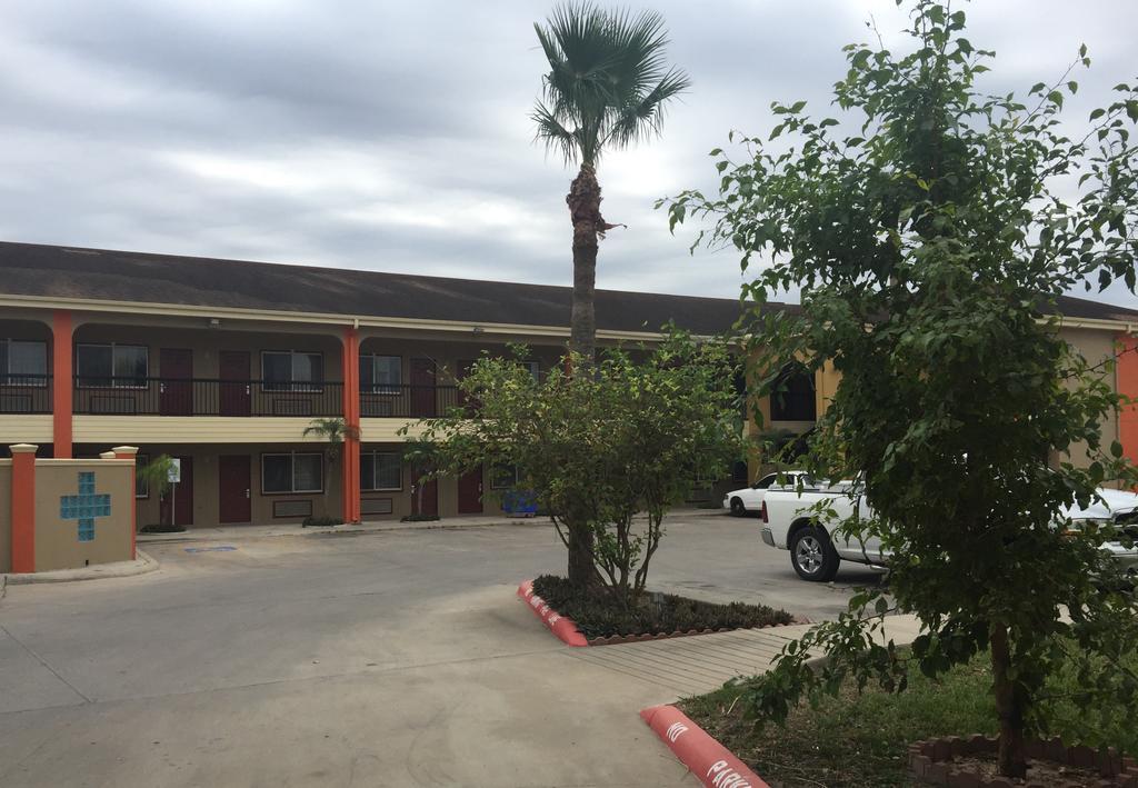Texas Inn & Suites - City Center at UTRGV