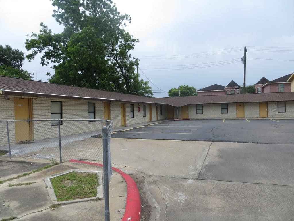 Travel Inn And Suites