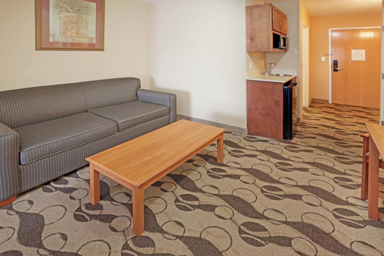 Holiday Inn Express & Suites Elgin