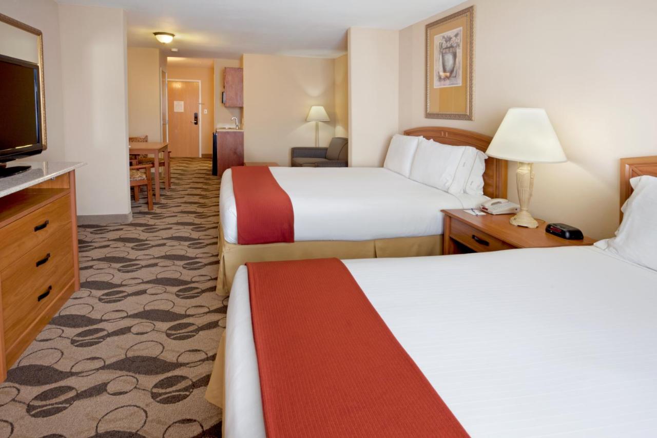 Holiday Inn Express & Suites Elgin