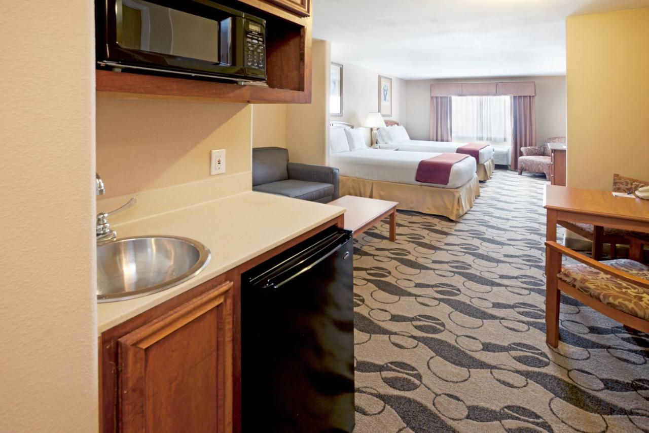 Holiday Inn Express & Suites Elgin