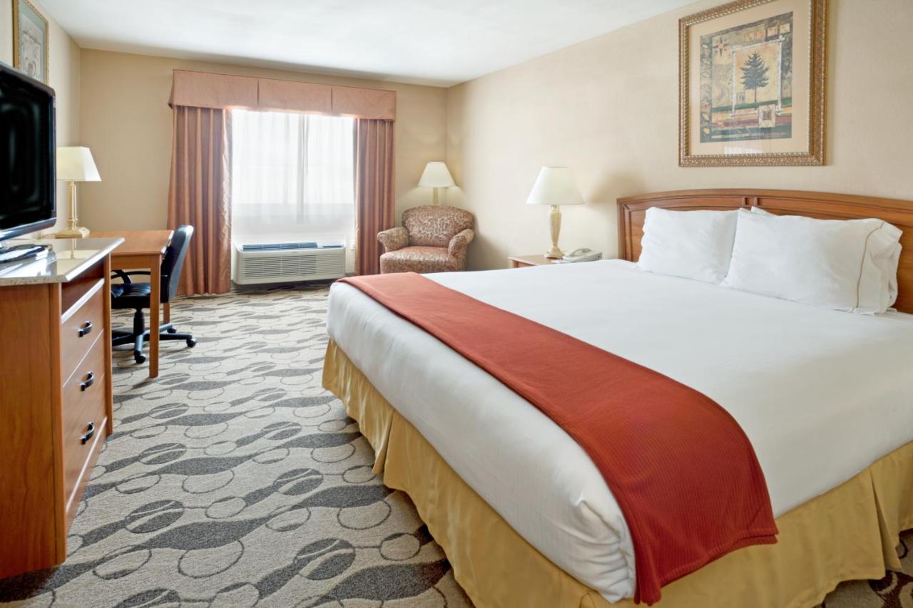 Holiday Inn Express & Suites Elgin