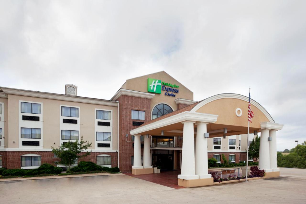 Holiday Inn Express & Suites Elgin
