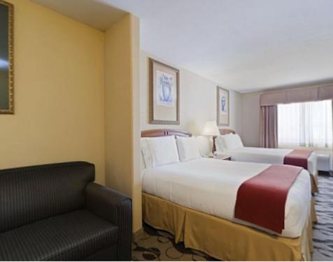 Holiday Inn Express & Suites Elgin