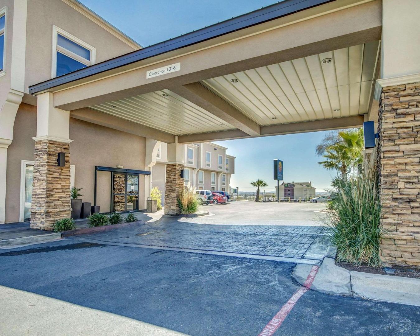 Comfort Inn & Suites I-10 Airport