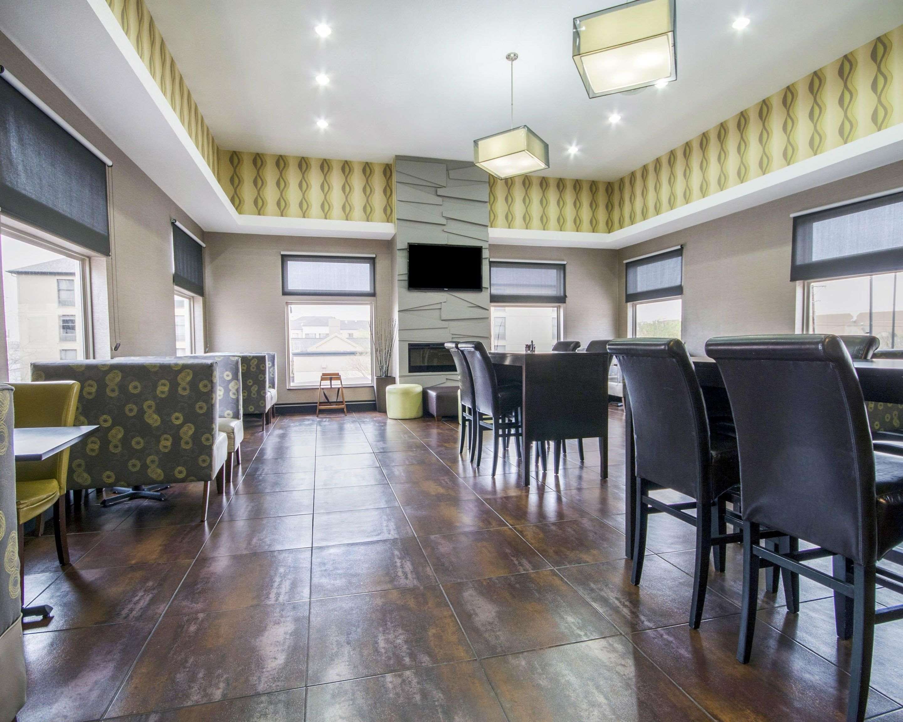 Comfort Inn & Suites I-10 Airport
