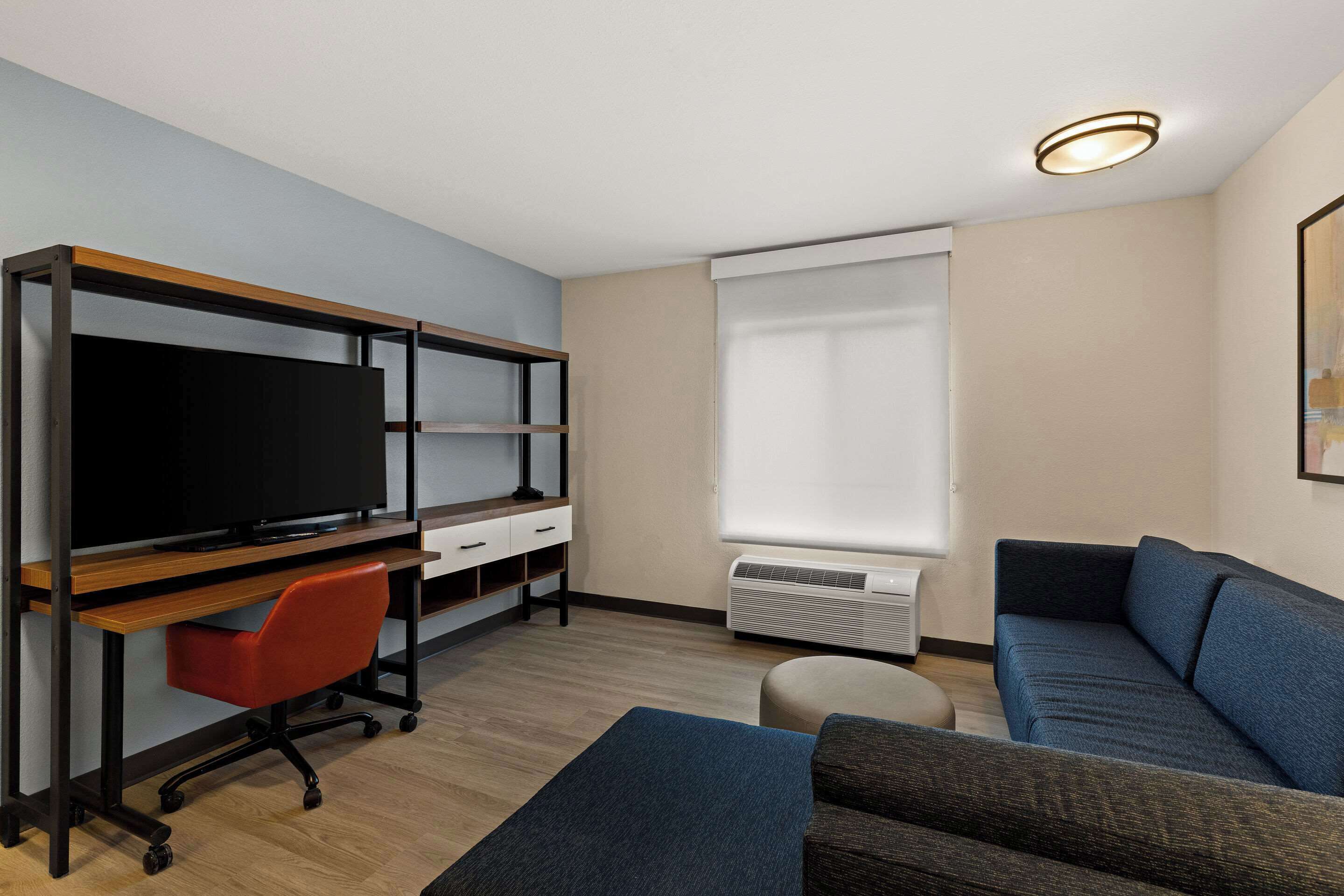 Everhome Suites El Paso Airport near Fort Bliss