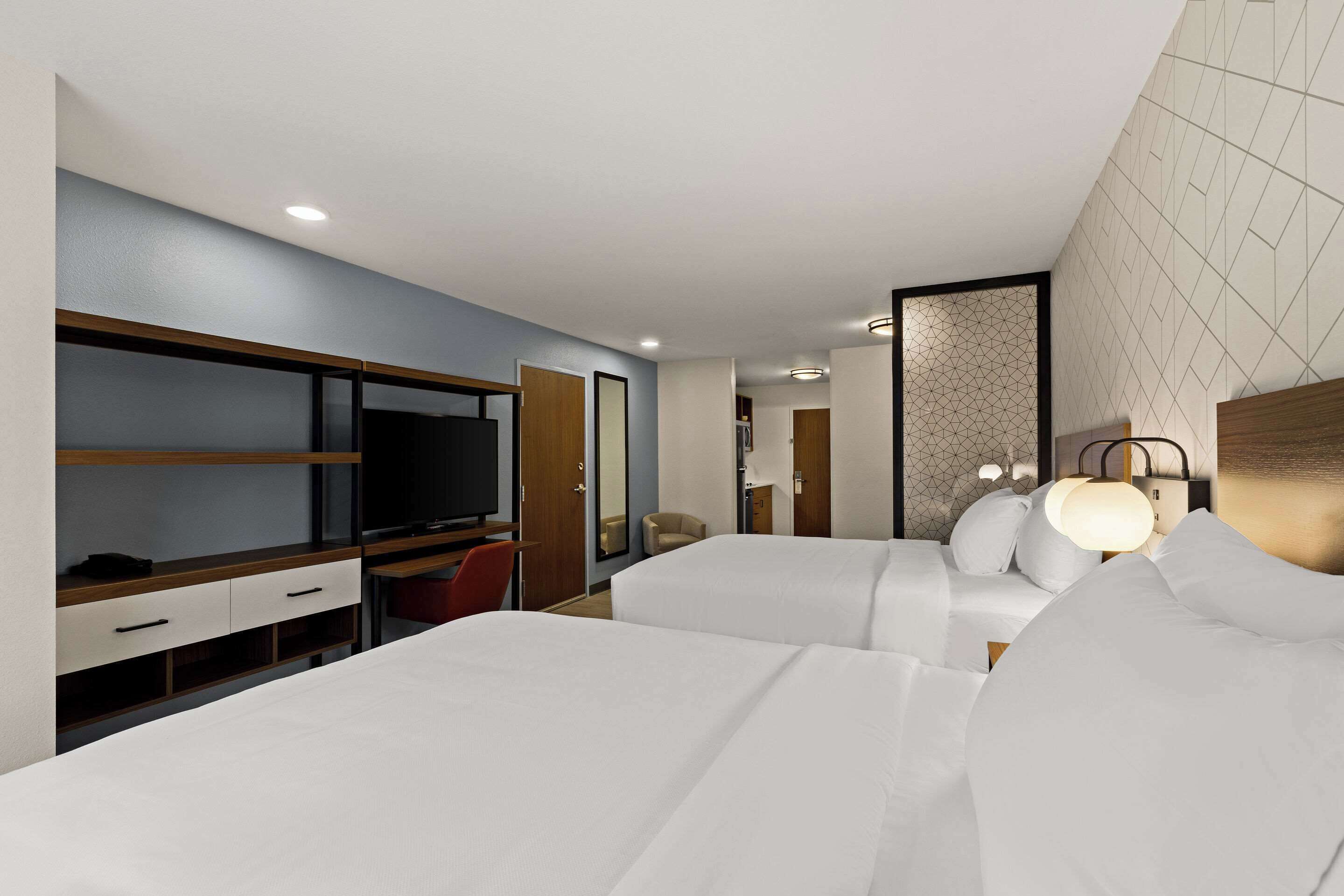 Everhome Suites El Paso Airport near Fort Bliss