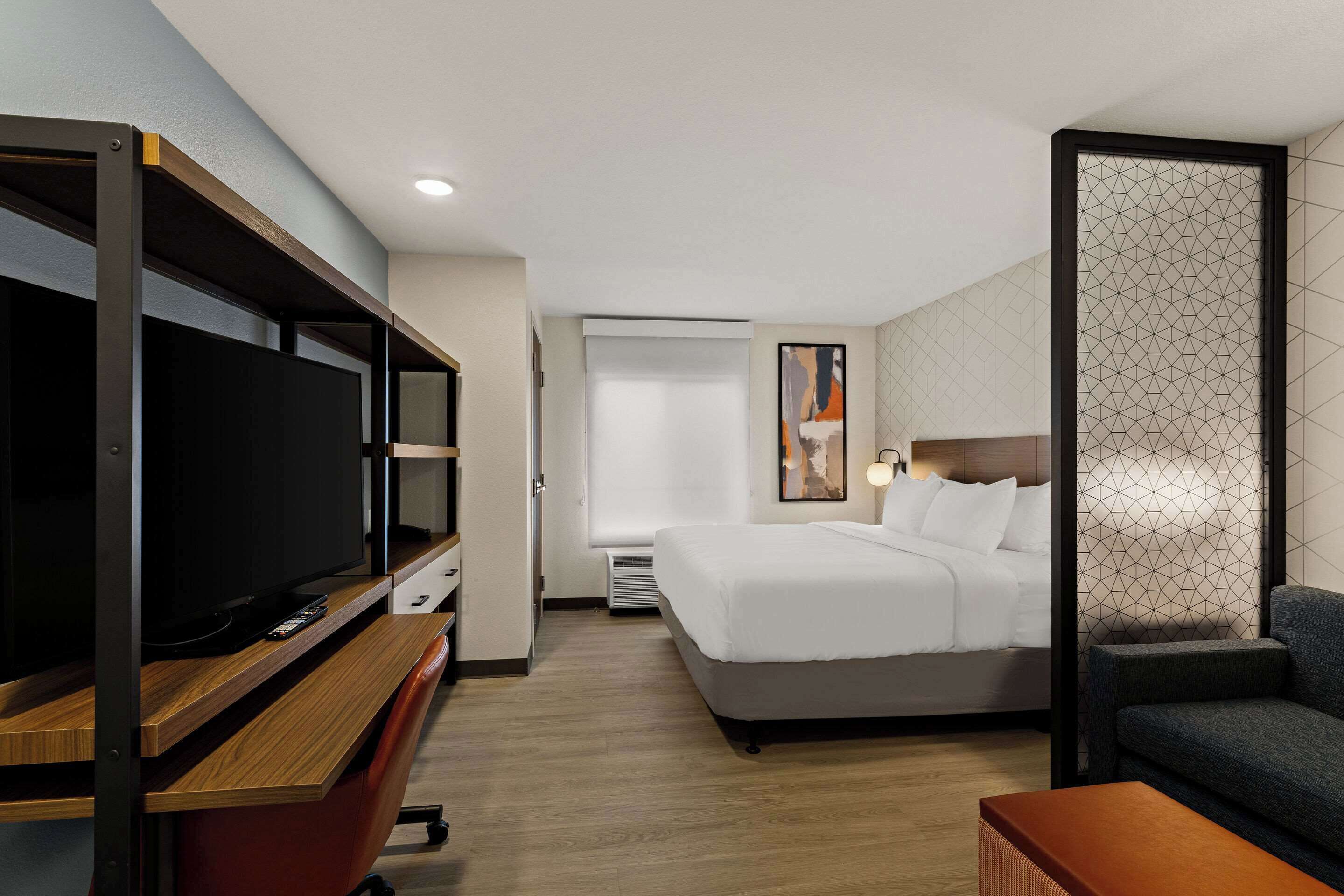 Everhome Suites El Paso Airport near Fort Bliss