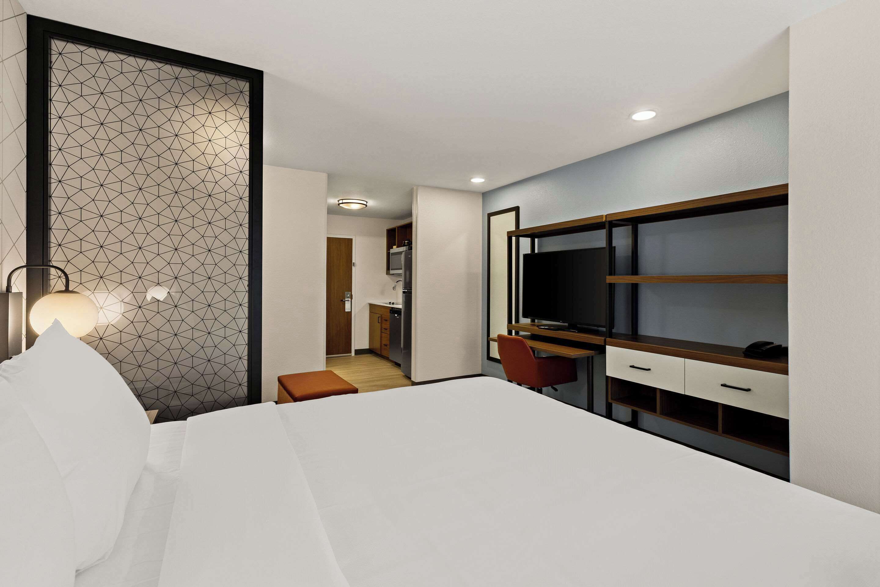 Everhome Suites El Paso Airport near Fort Bliss