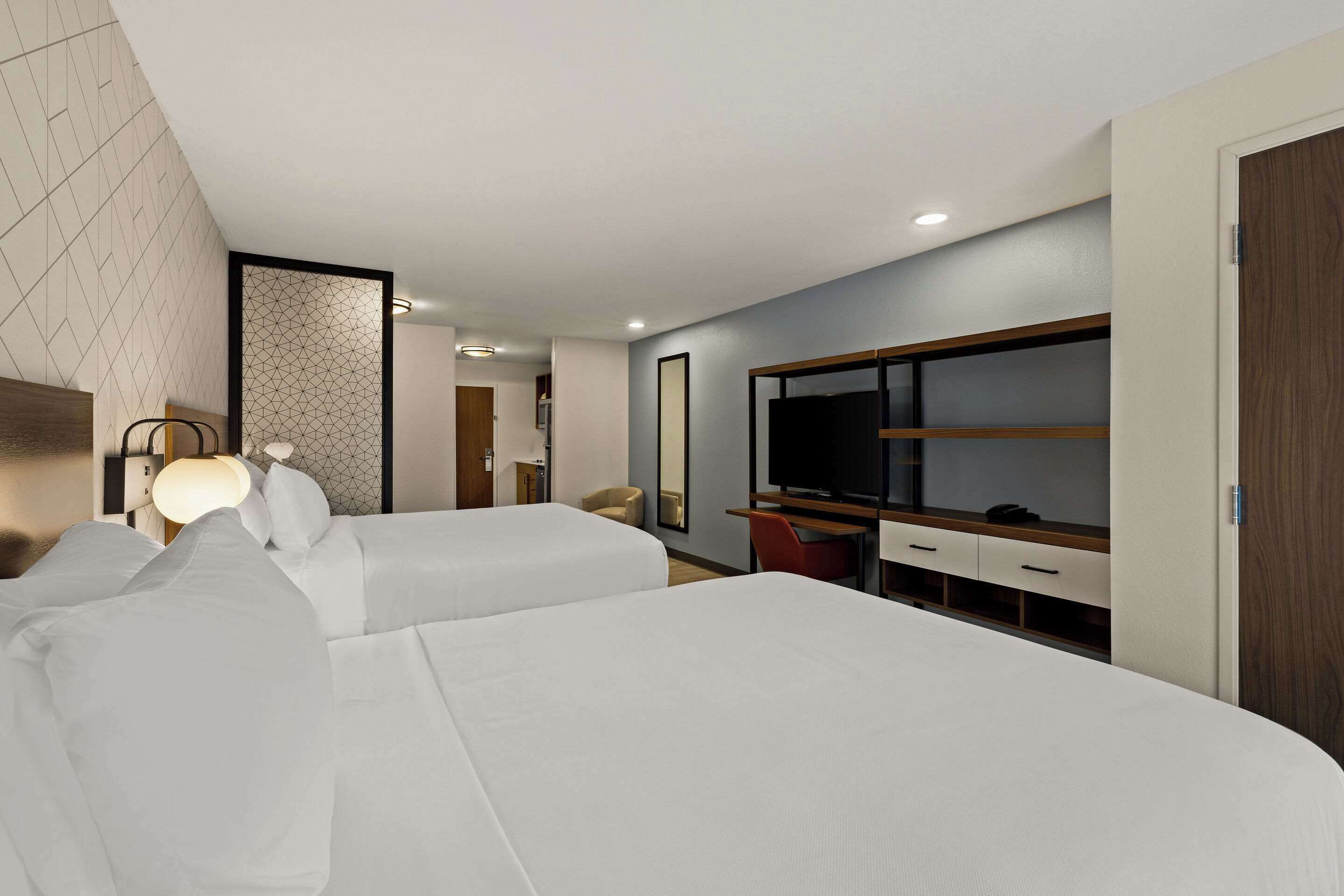 Everhome Suites El Paso Airport near Fort Bliss