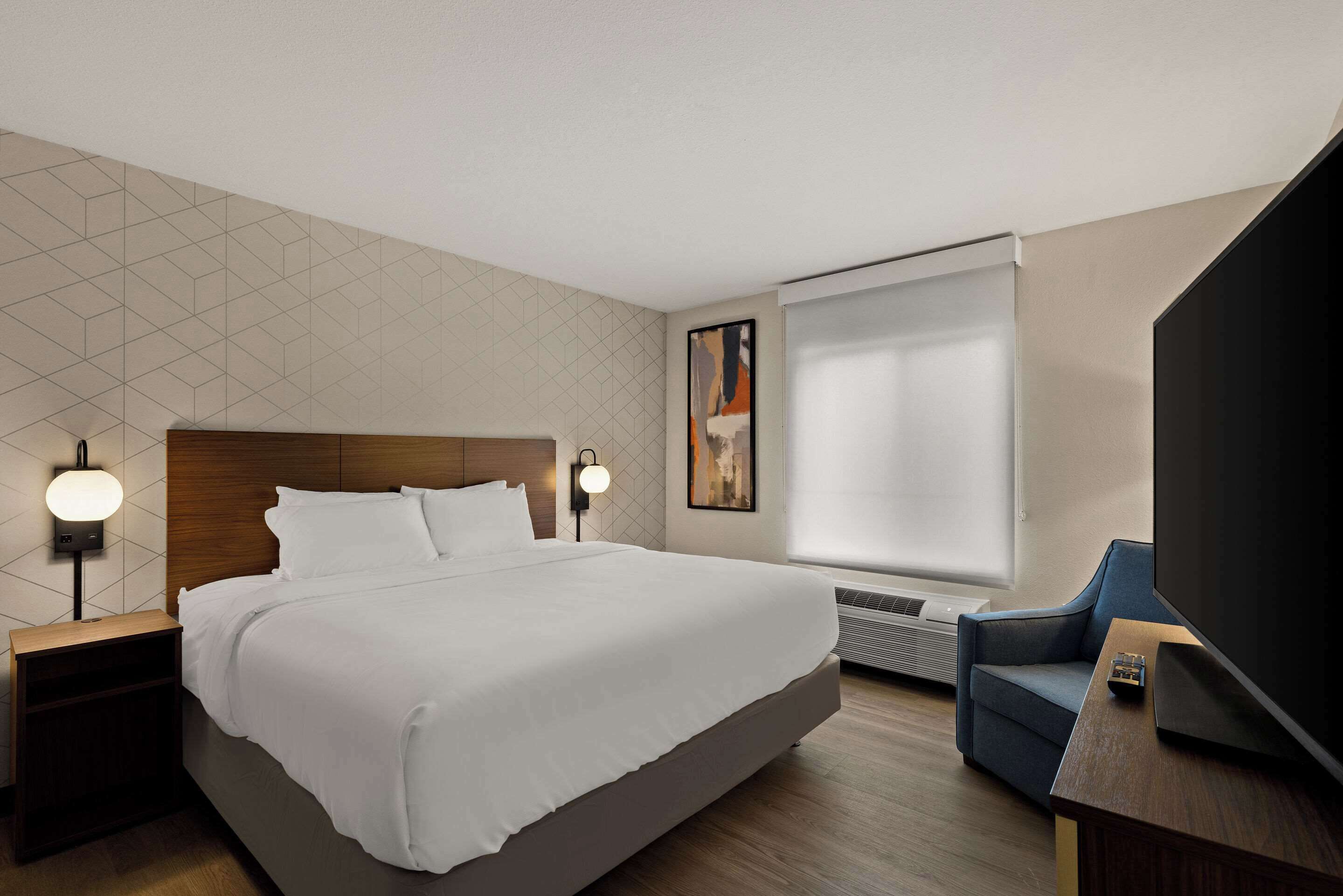 Everhome Suites El Paso Airport near Fort Bliss