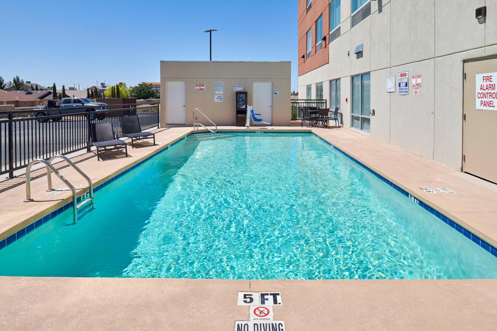 Holiday Inn Express & Suites El Paso East-Loop 375