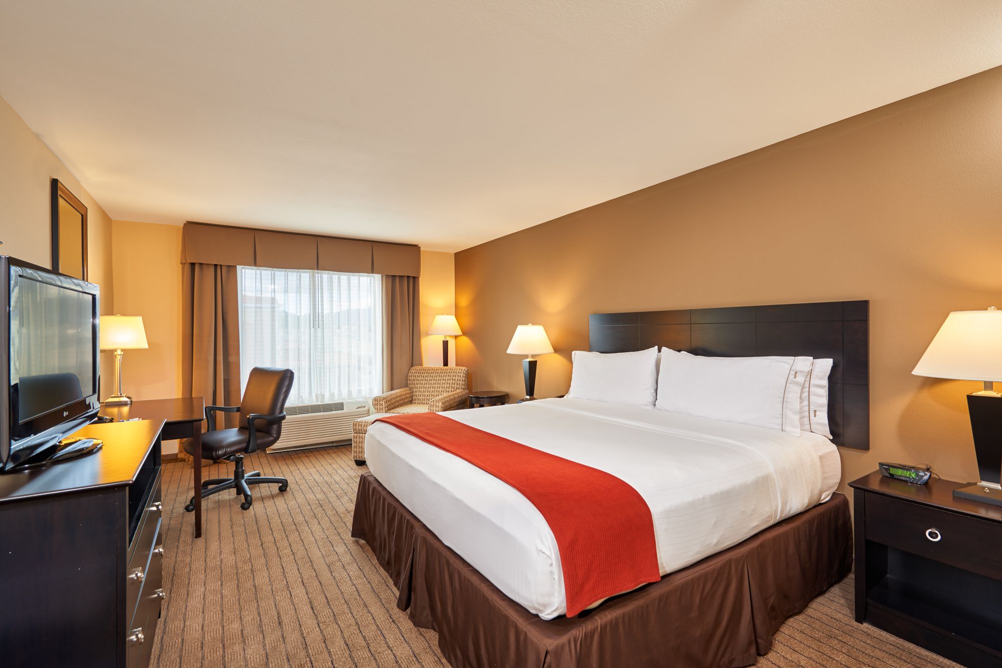Holiday Inn Express & Suites El Paso Airport