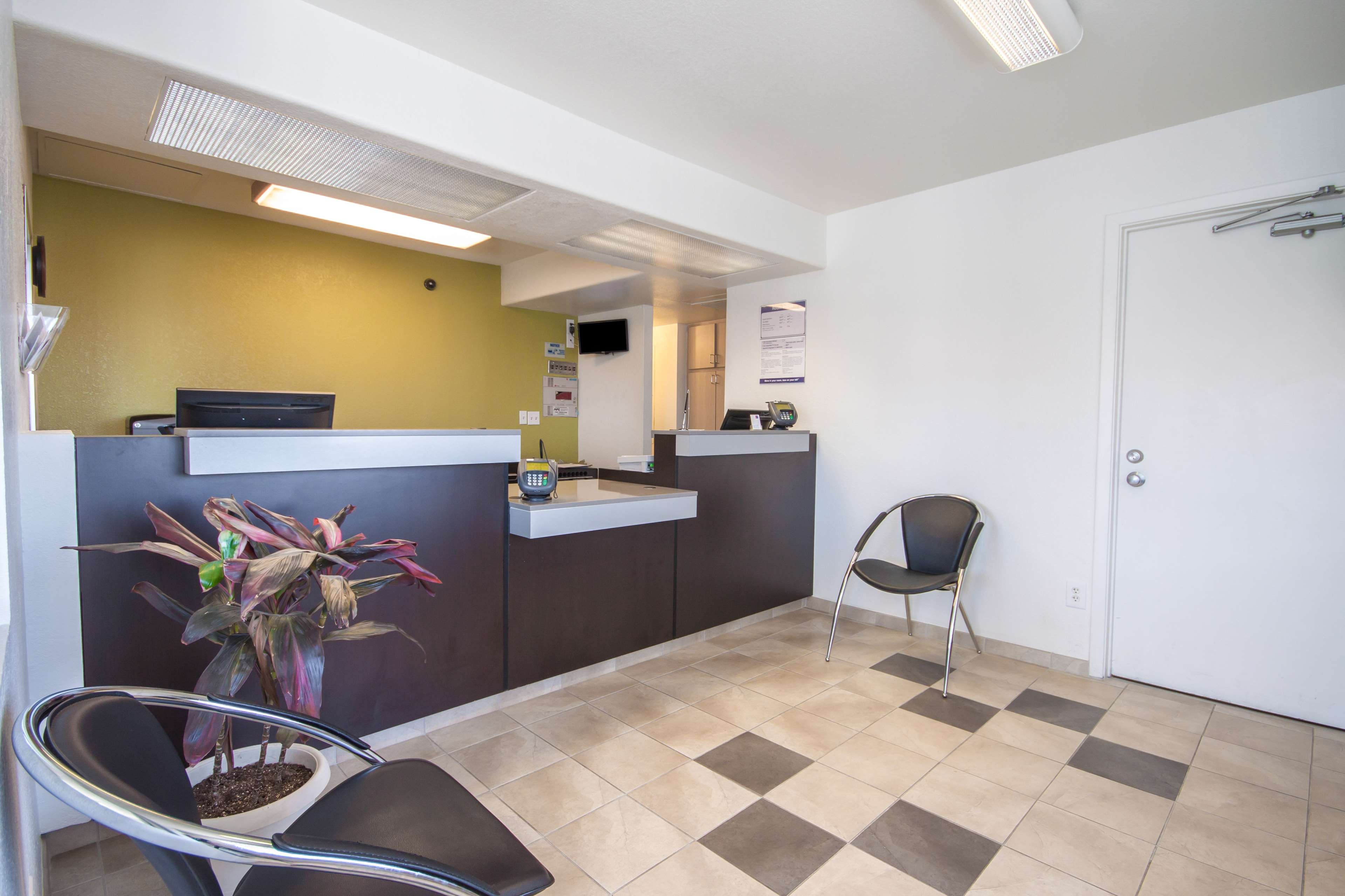 Studio 6 El Paso East