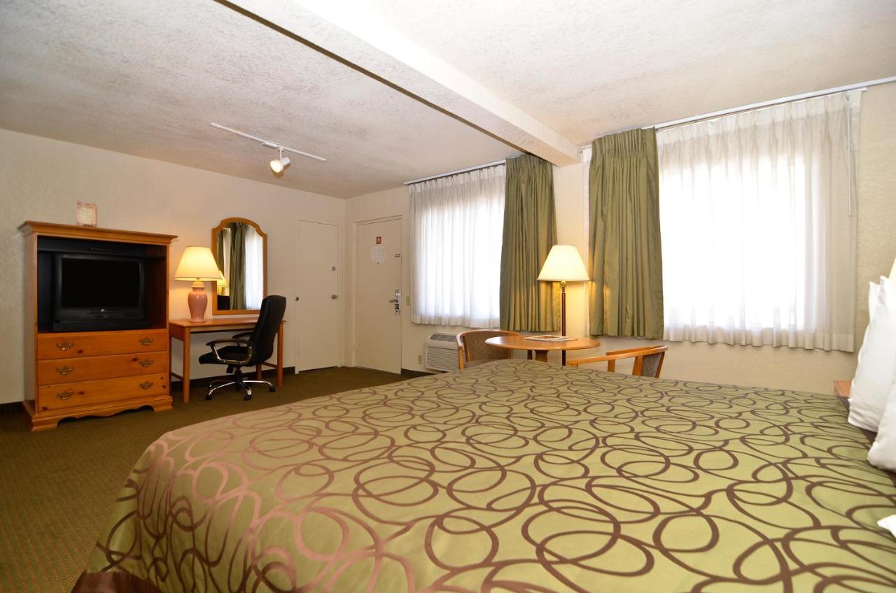 Super 8 by Wyndham El Paso Airport
