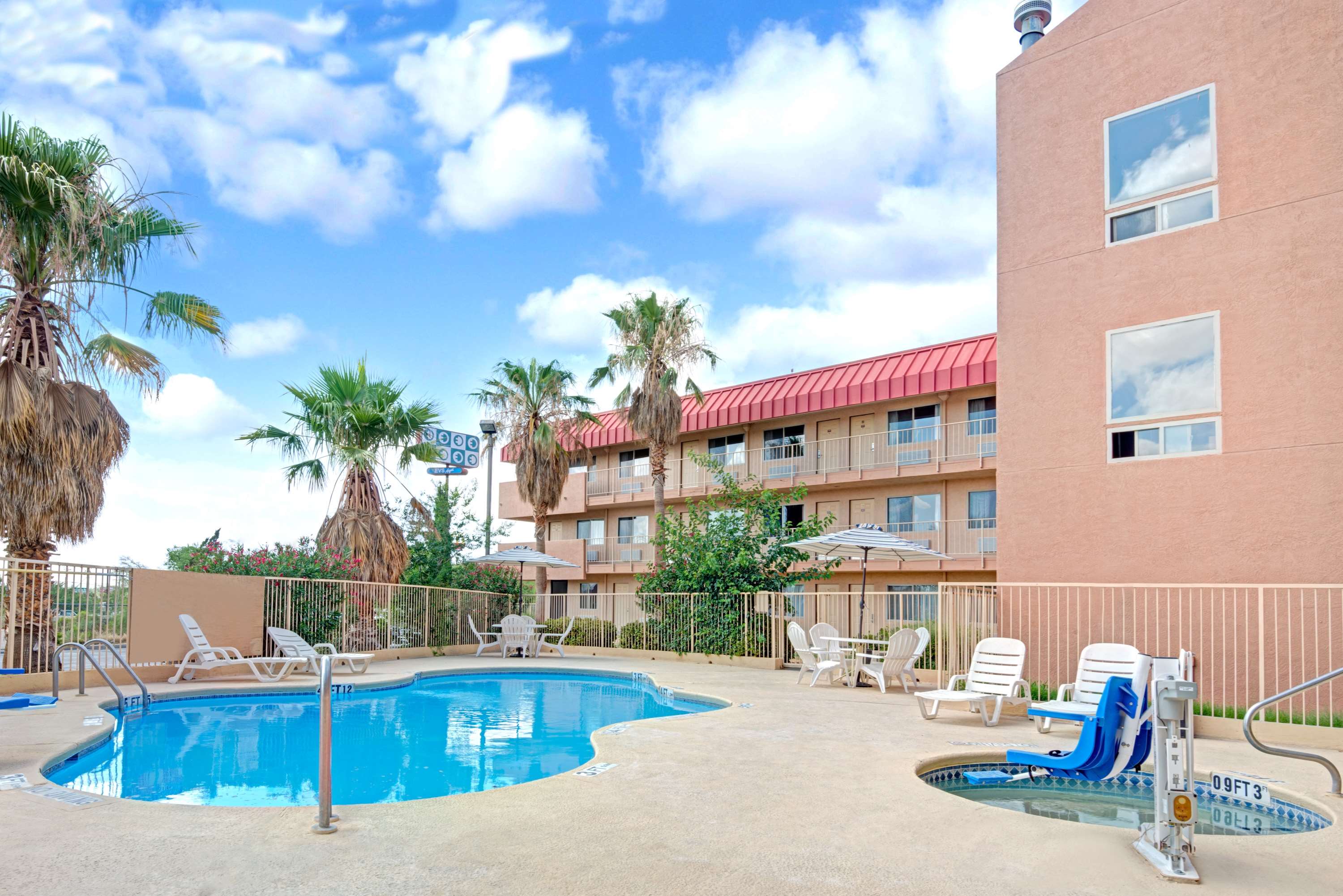 Magnuson Hotel El Paso West