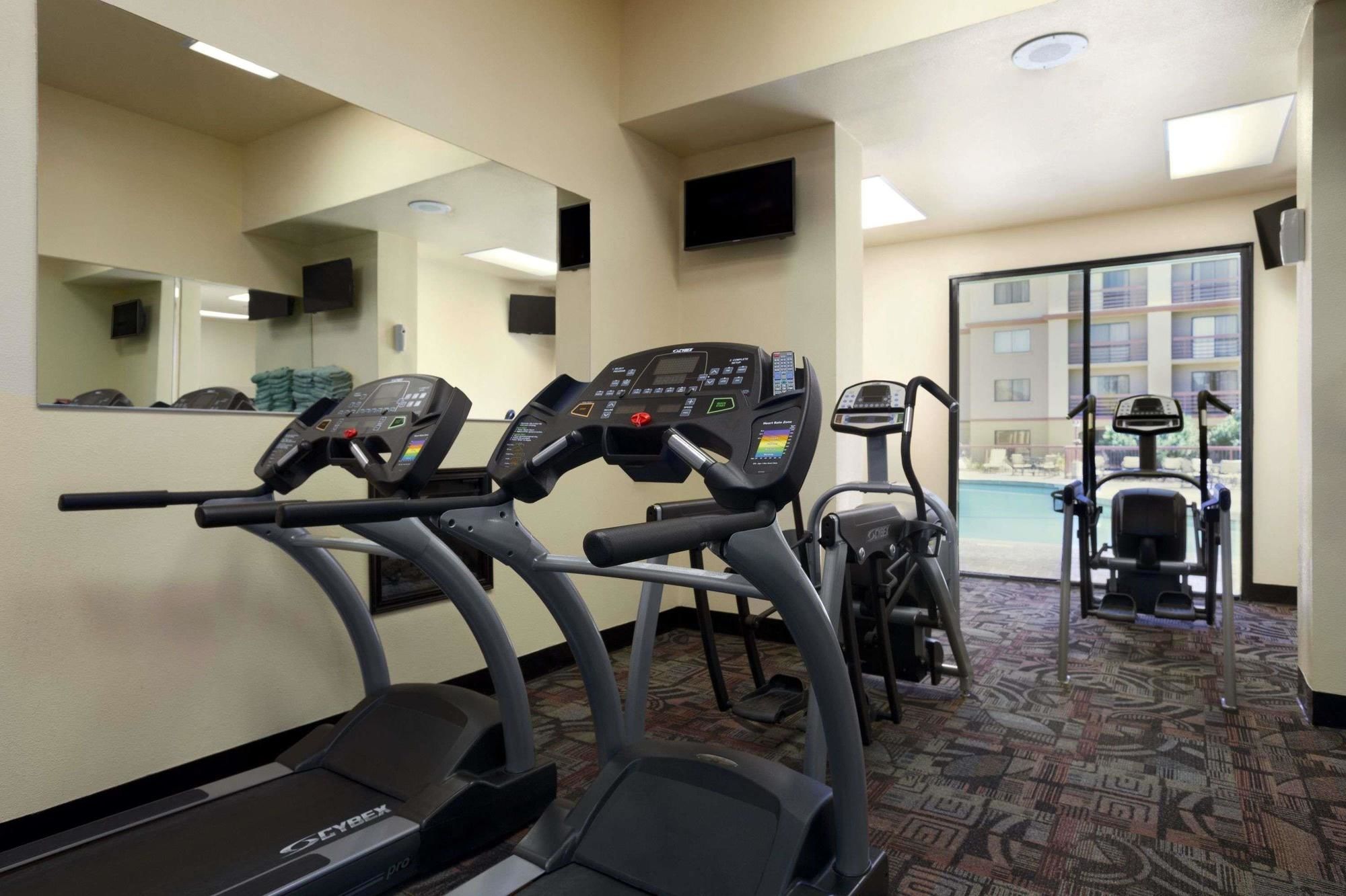 Wyndham El Paso Airport Hotel And Water Park
