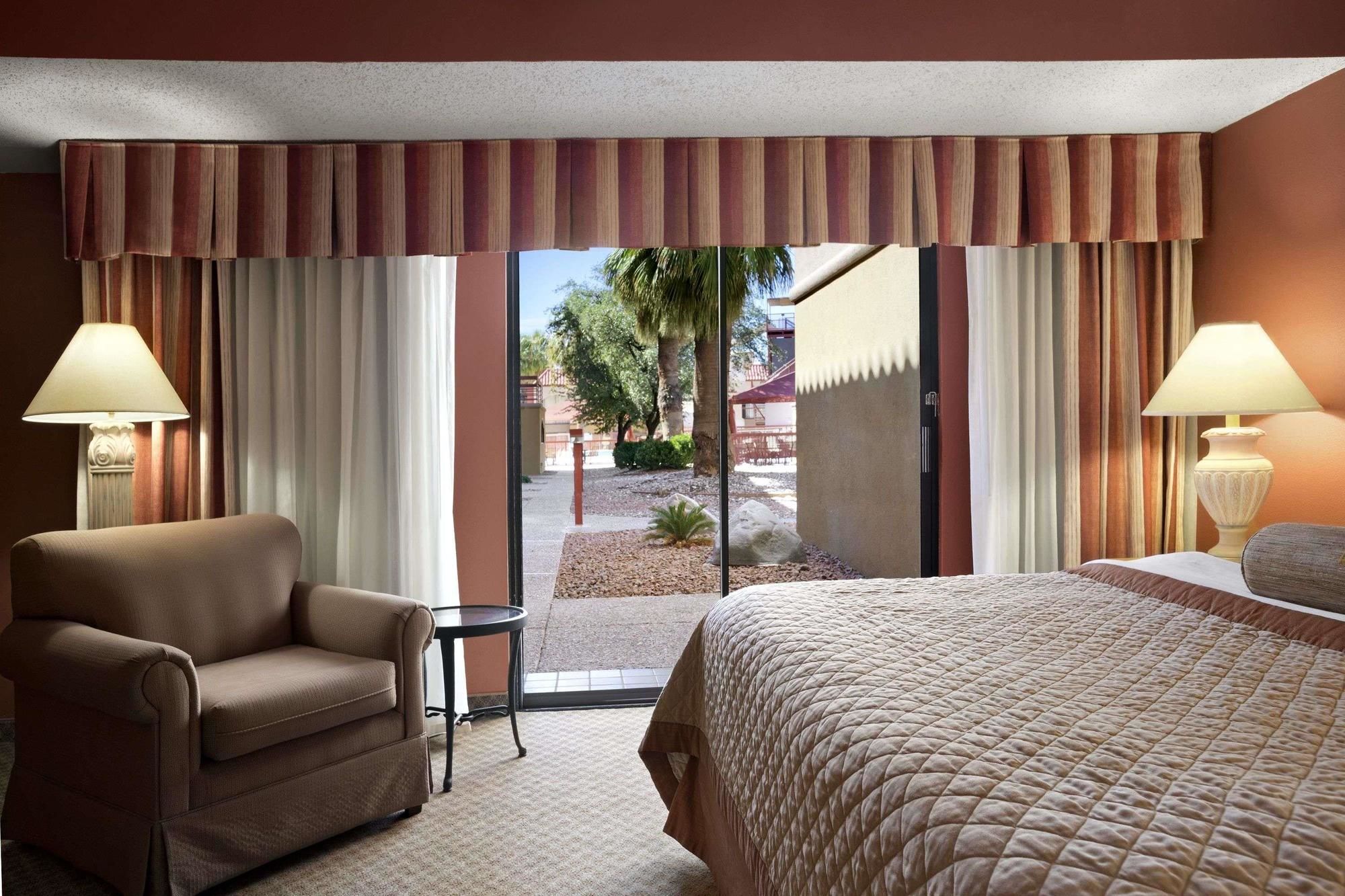 Wyndham El Paso Airport Hotel And Water Park