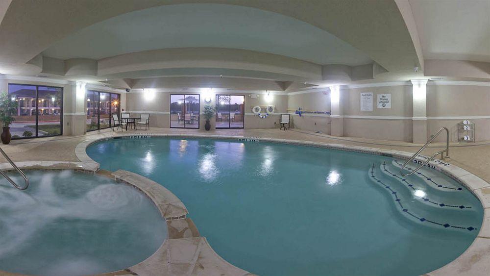 Holiday Inn Express & Suites Ennis