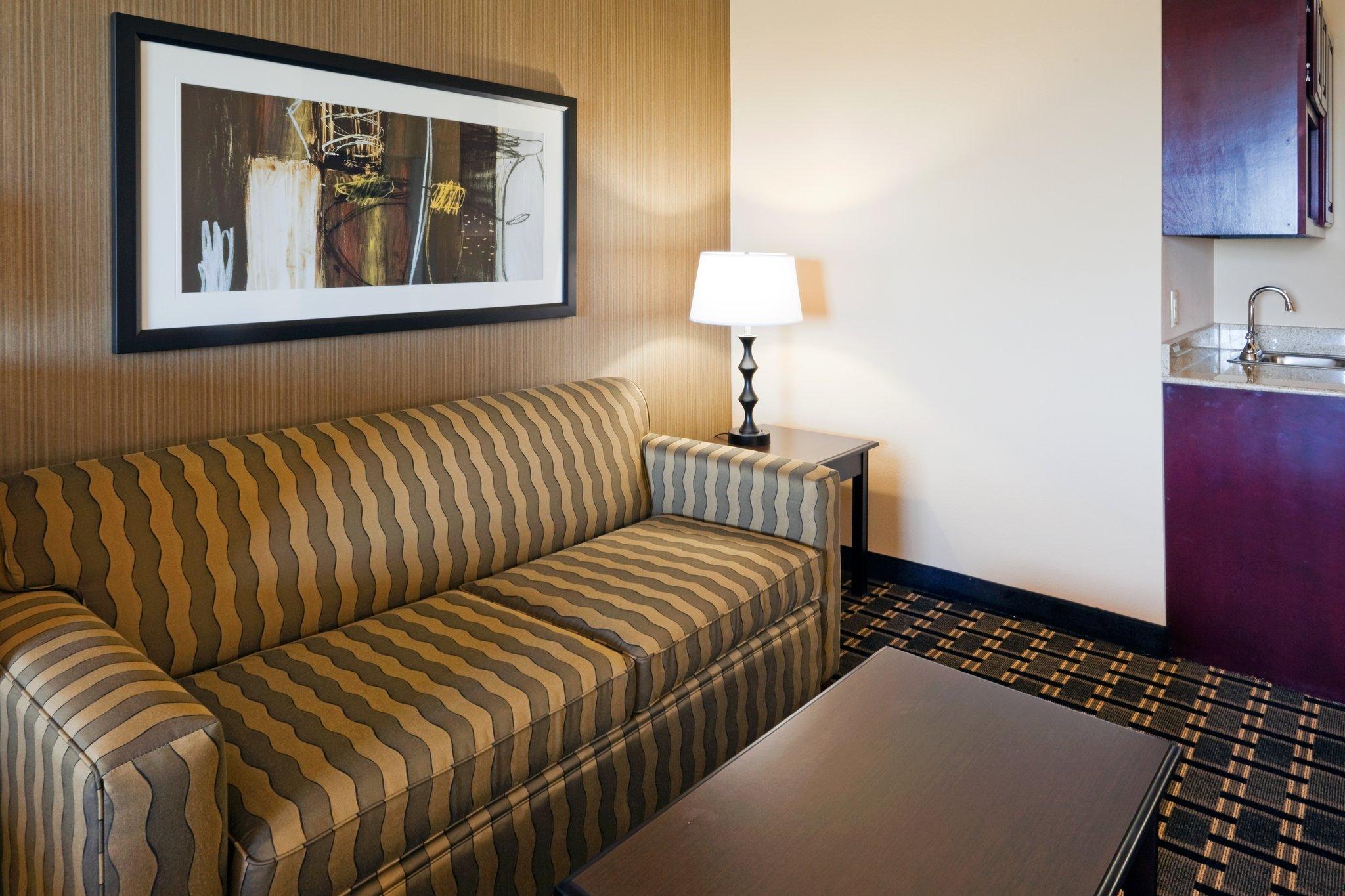 Holiday Inn Express & Suites Ennis