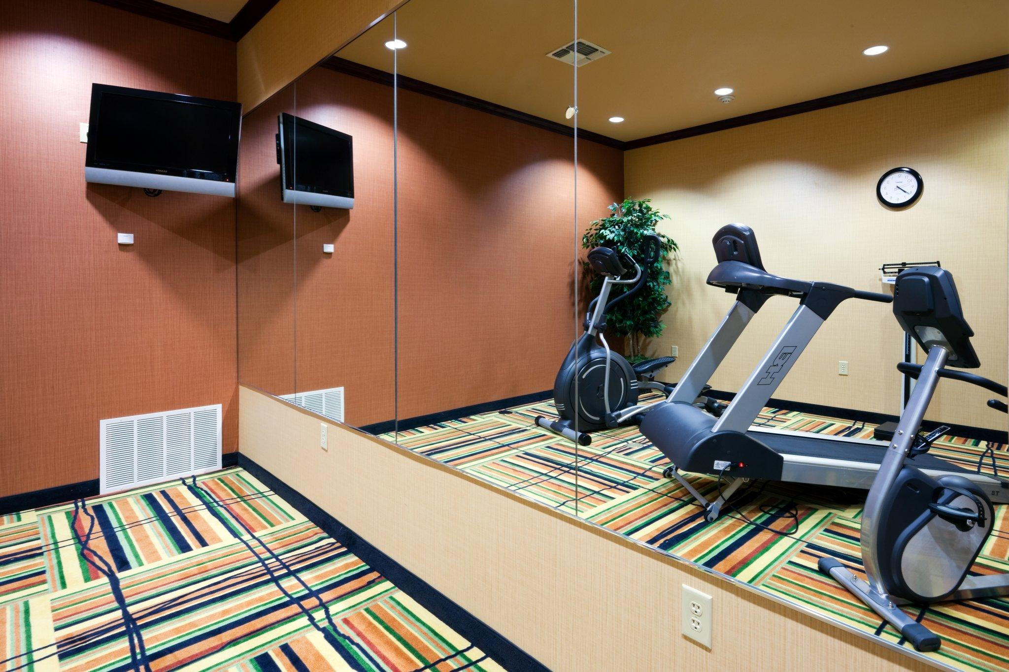 Holiday Inn Express & Suites Ennis