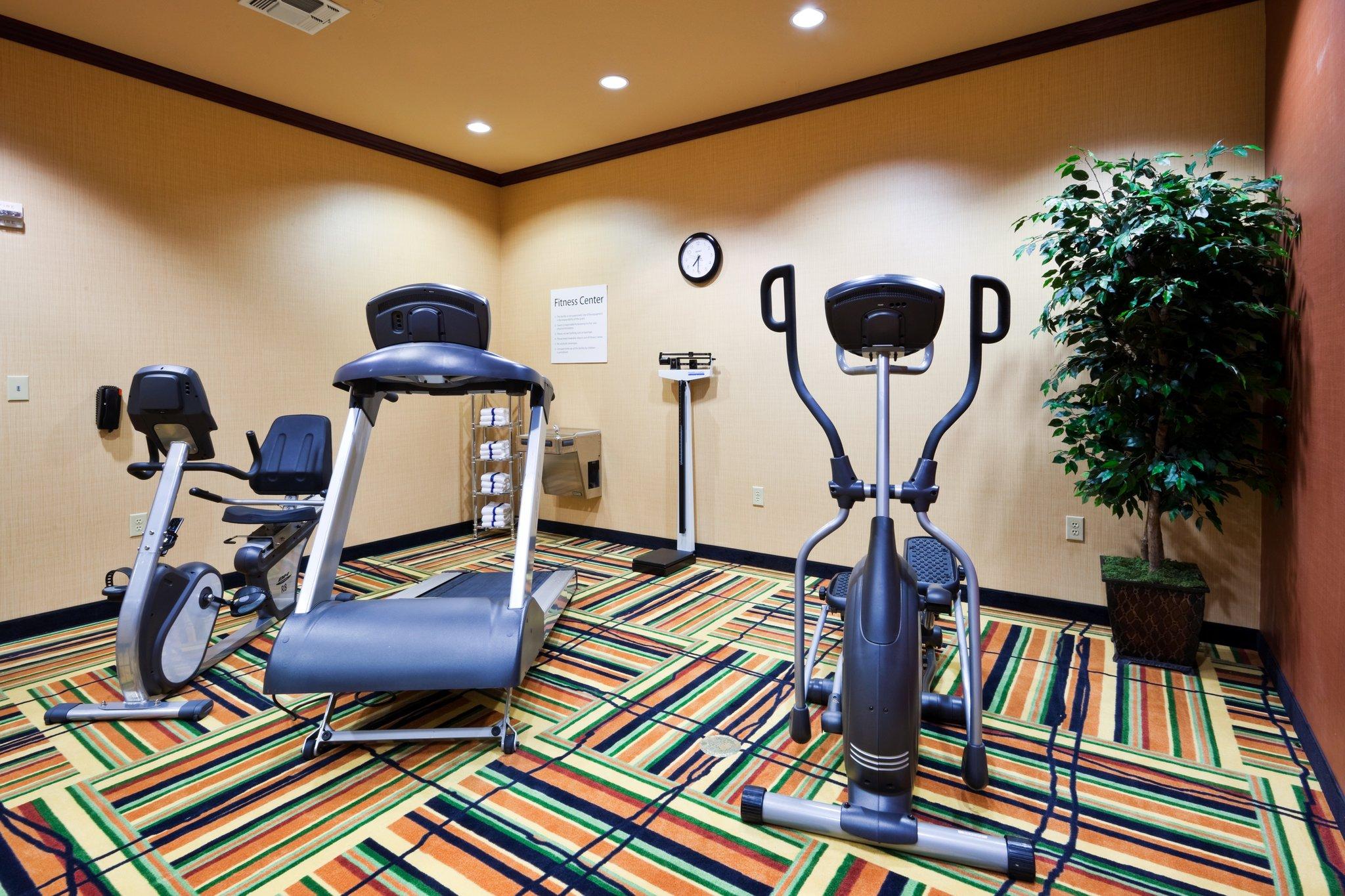 Holiday Inn Express & Suites Ennis
