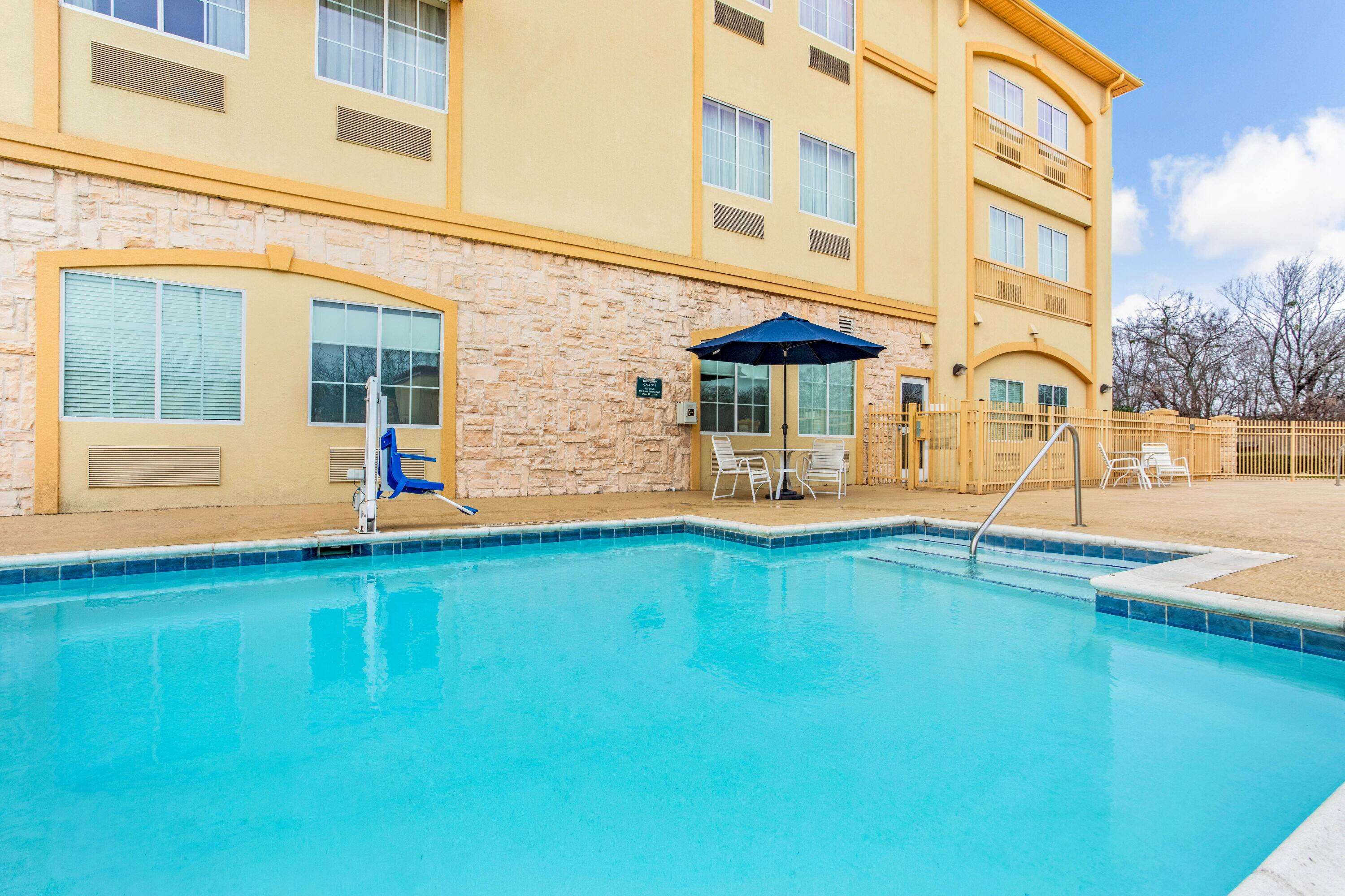 La Quinta Inn & Suites by Wyndham Ennis