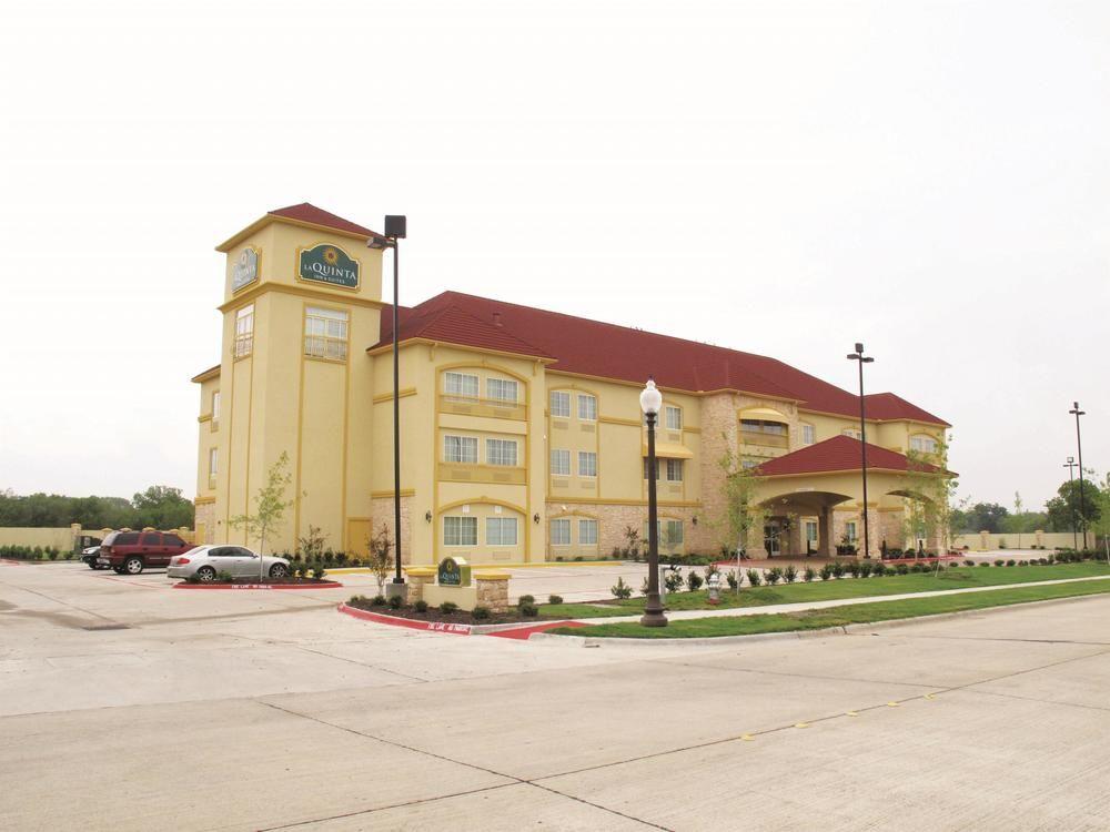La Quinta Inn & Suites by Wyndham Ennis