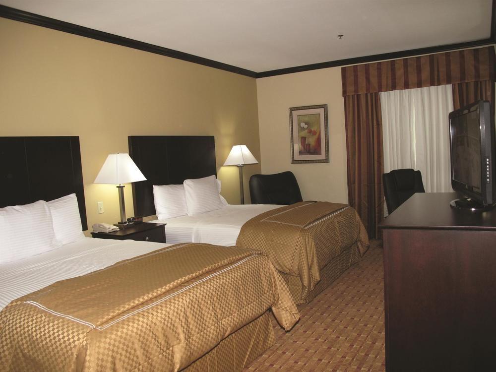 La Quinta Inn & Suites by Wyndham Ennis