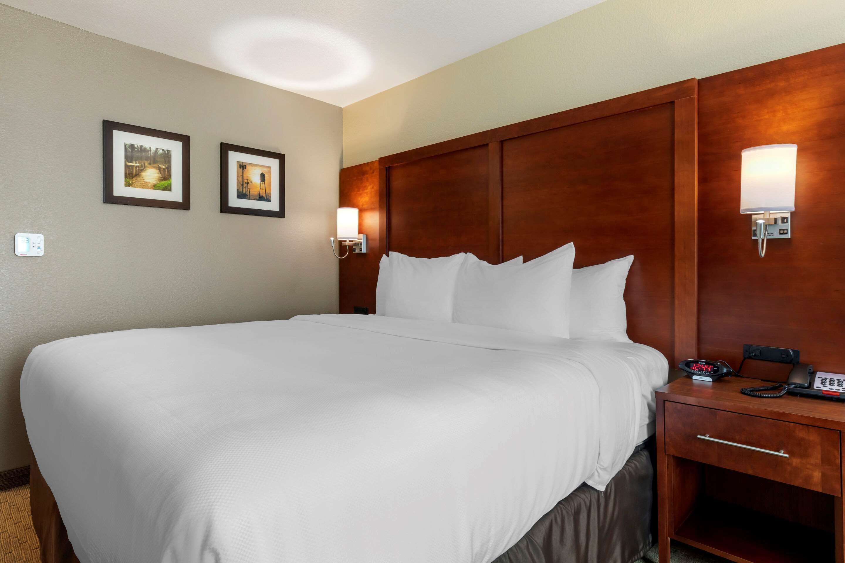 Comfort Inn & Suites