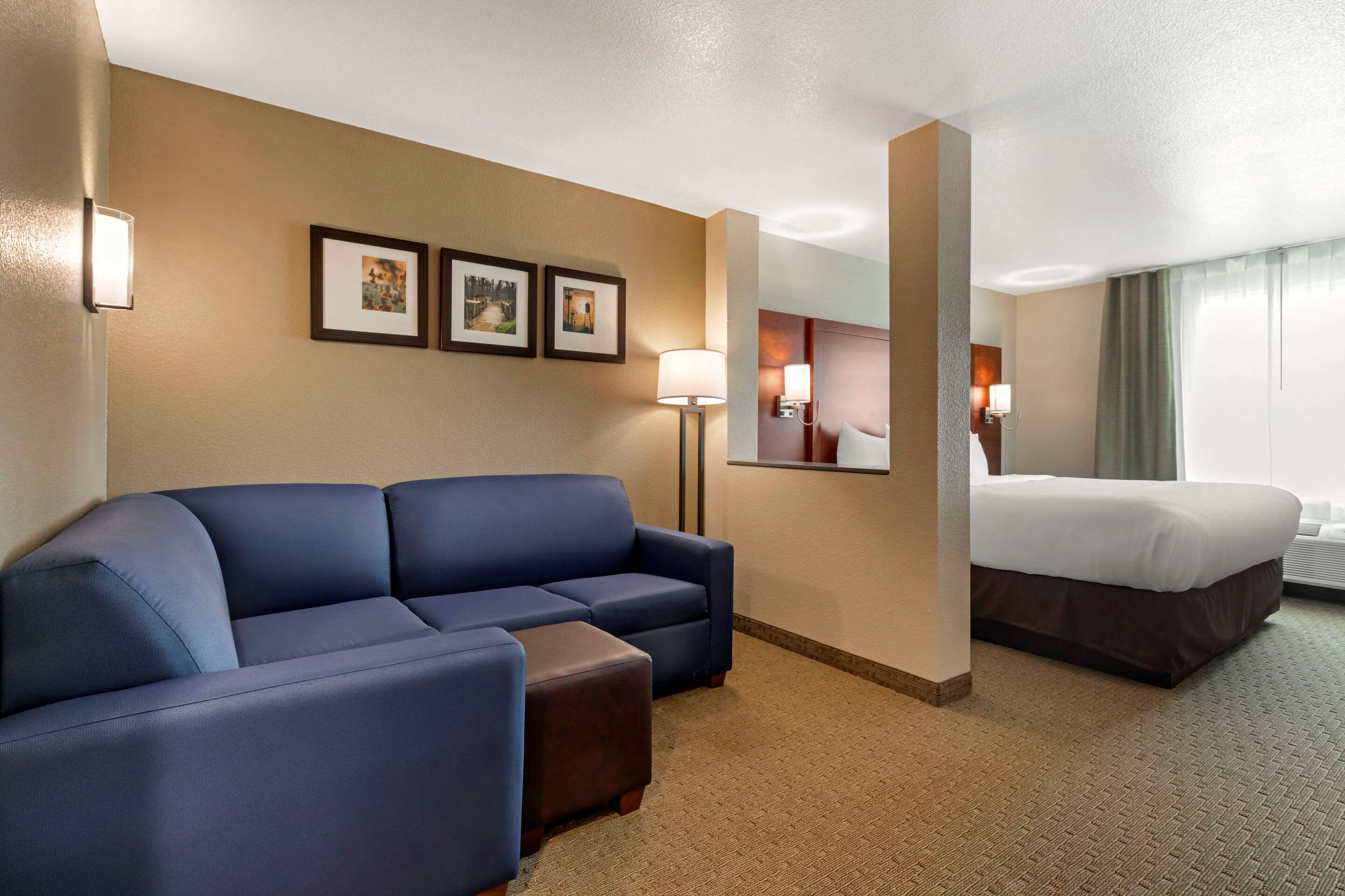 Comfort Inn & Suites