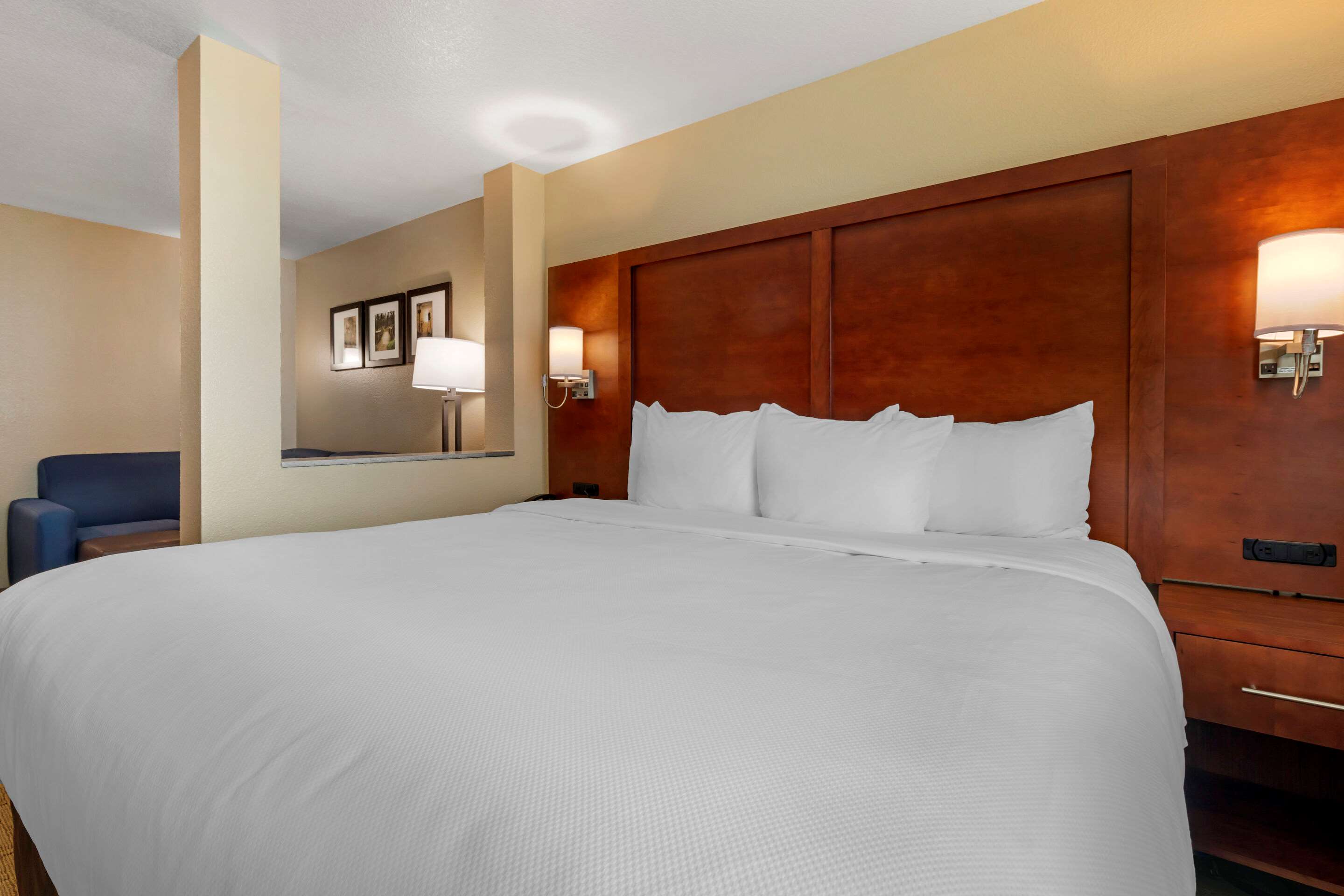 Comfort Inn & Suites