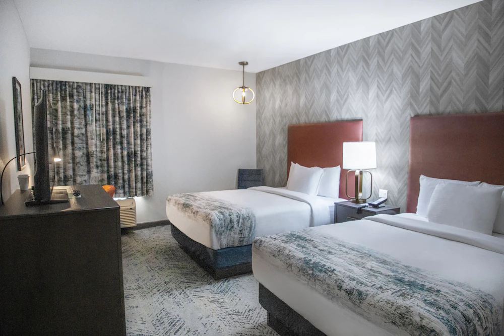La Quinta Inn & Suites by Wyndham DFW West-Glade-Parks