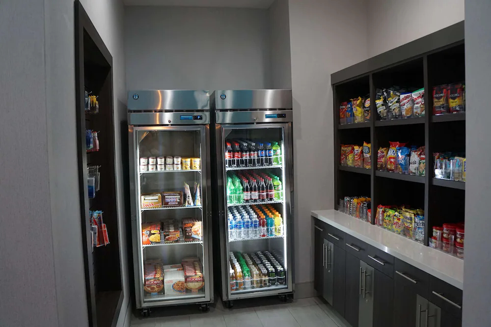 La Quinta Inn & Suites by Wyndham DFW West-Glade-Parks