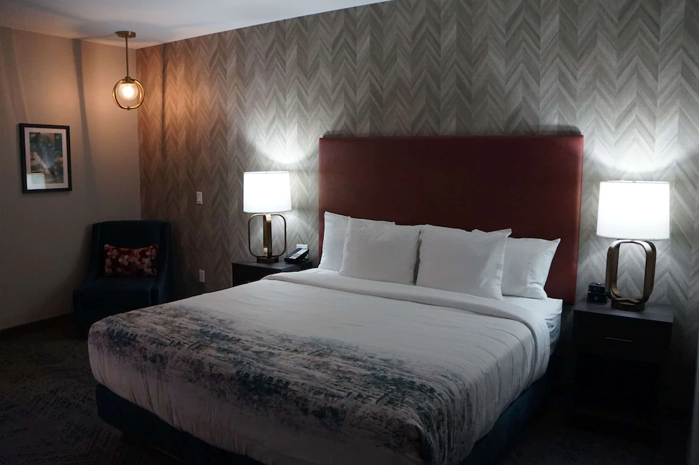 La Quinta Inn & Suites by Wyndham DFW West-Glade-Parks