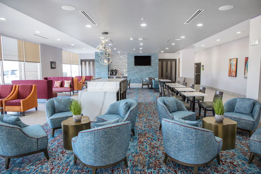 La Quinta Inn & Suites by Wyndham DFW West-Glade-Parks