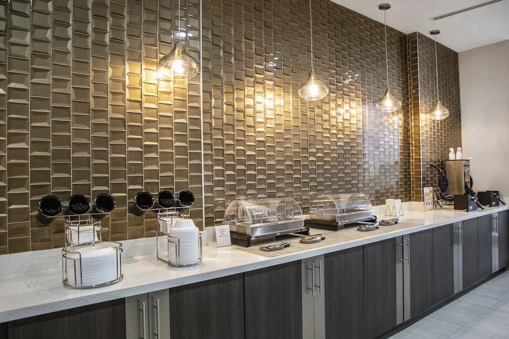 La Quinta Inn & Suites by Wyndham DFW West-Glade-Parks