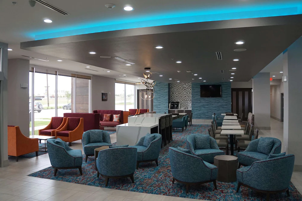 La Quinta Inn & Suites by Wyndham DFW West-Glade-Parks