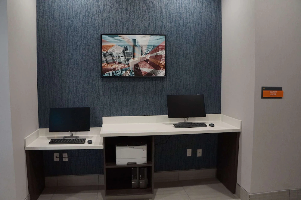 La Quinta Inn & Suites by Wyndham DFW West-Glade-Parks