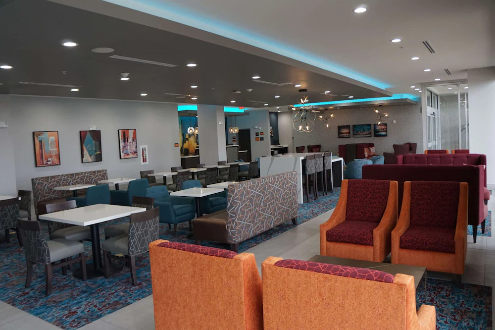La Quinta Inn & Suites by Wyndham DFW West-Glade-Parks