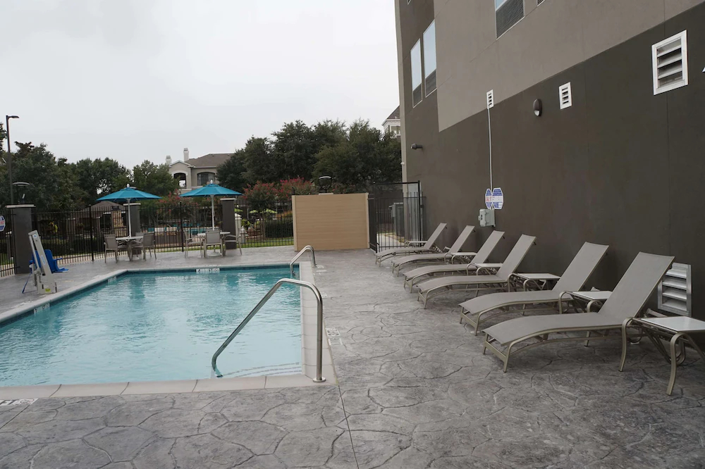 La Quinta Inn & Suites by Wyndham DFW West-Glade-Parks