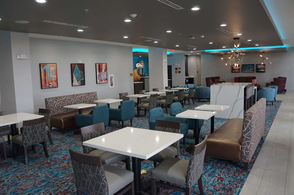 La Quinta Inn & Suites by Wyndham DFW West-Glade-Parks
